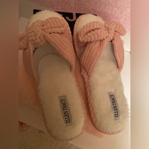 Ellen Tracy Pink corduroy slippers with memory foam sz xl (10-11) MSRP $32.00 - Picture 3 of 6
